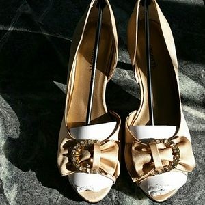 Women's dress shoes